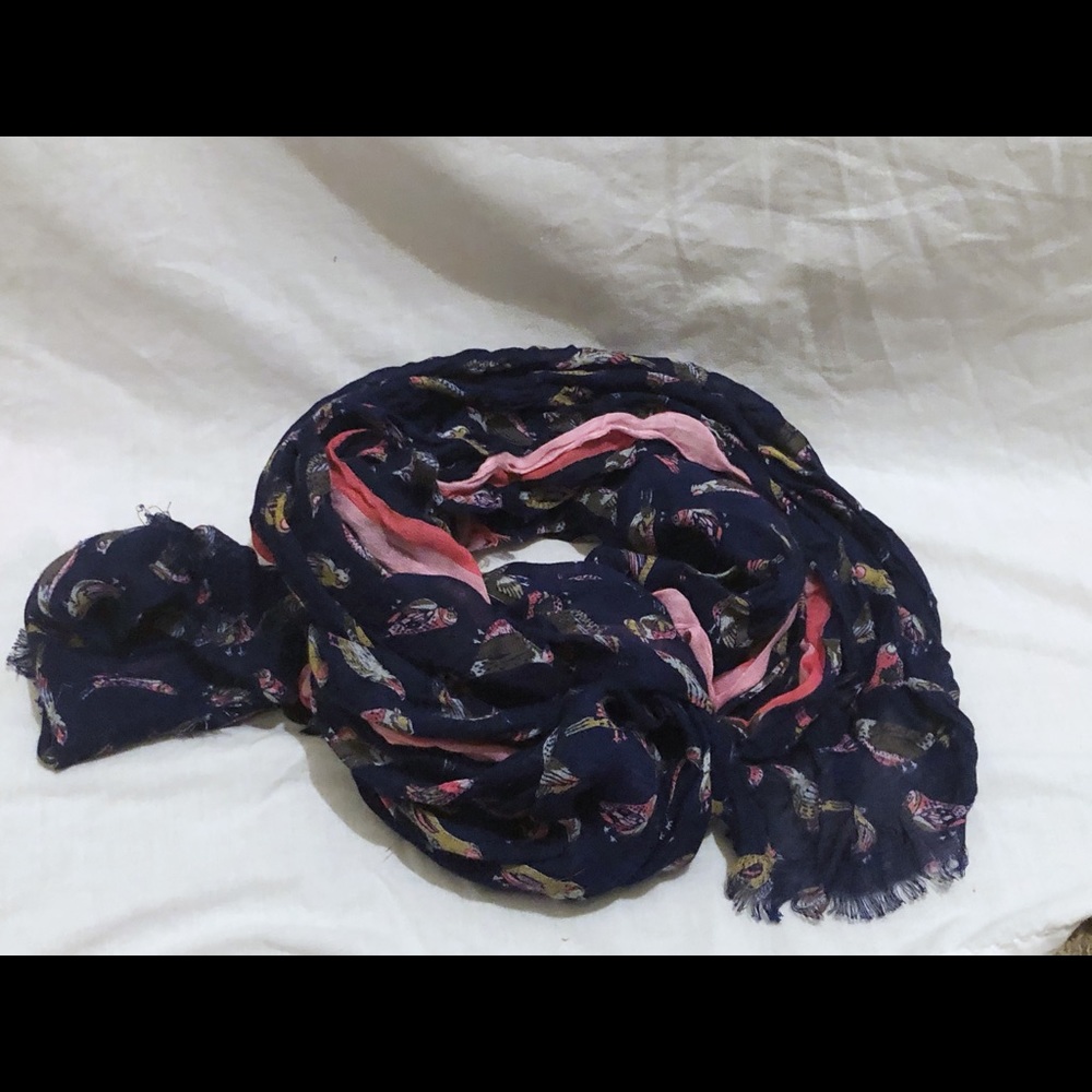 GAP scarf